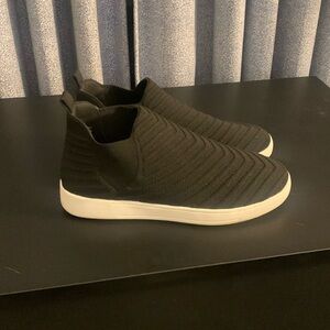 Wmns Sonoma slip on sneaker